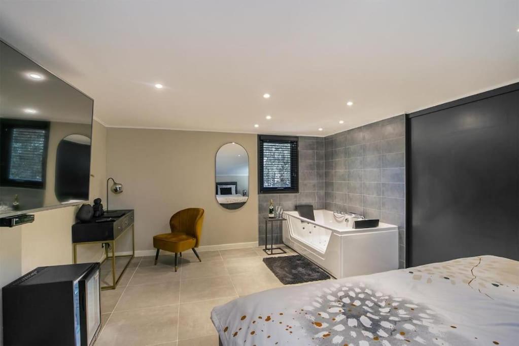 Relaxed Luxe "Boszichthuisje" Met Jacuzzi Bospark Ijsselheide Hattemerbroek Luaran gambar